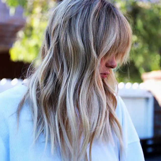 blonde-layered-hair-with-bangs 