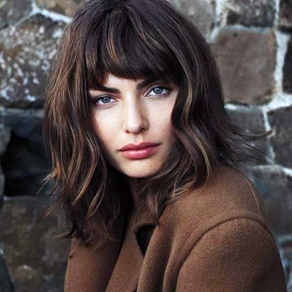 medium-wavy-hair-with-bangs