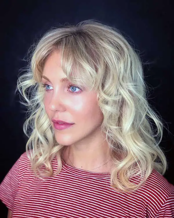 medium-wavy-hair-with-bangs