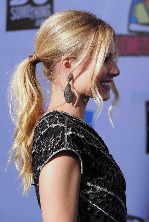 ponytail-with-side-bangs