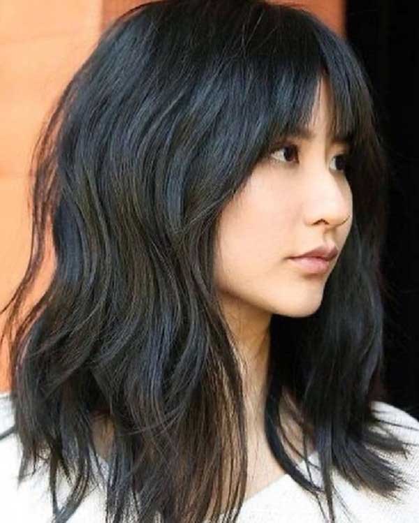 medium-hairstyle-with-bangs-for-round-face