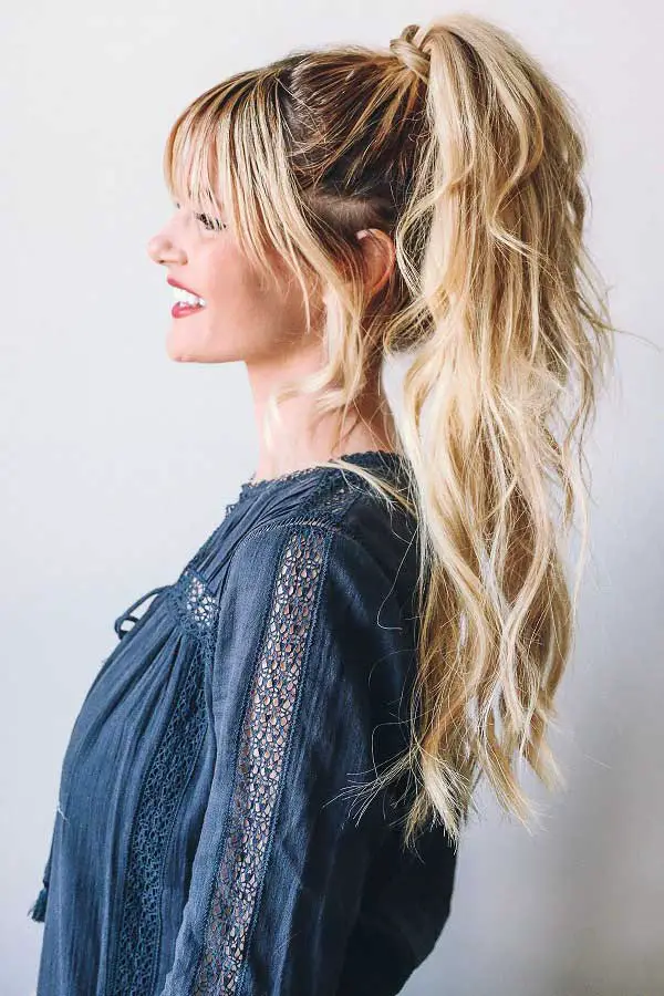 Blonde-ponytail-with-bangs