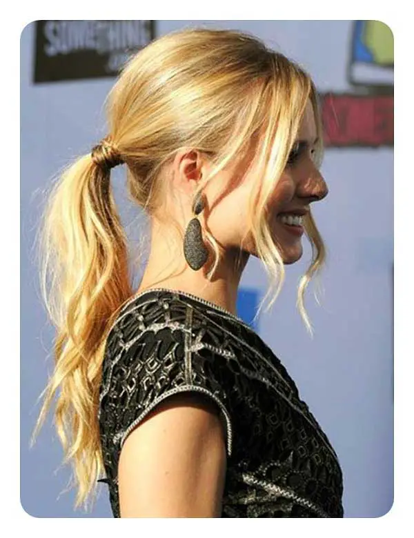 Low-ponytail-with-bangs