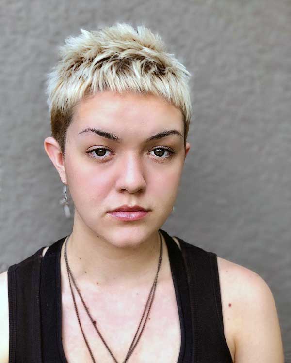 asian-pixie-cut-round-face