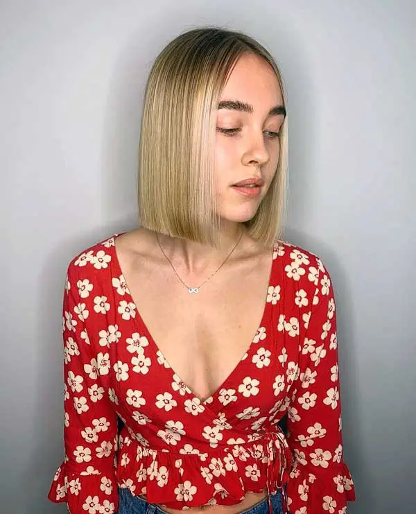 blonde-middle-part-bob