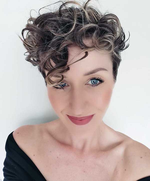 curly-pixie-cut-with-highlights