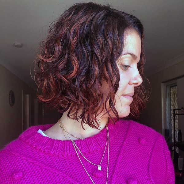 layered-short-curly-bob