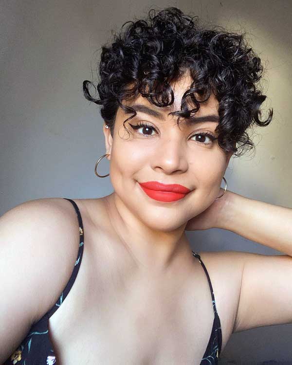 round-face-curly-pixie-cut