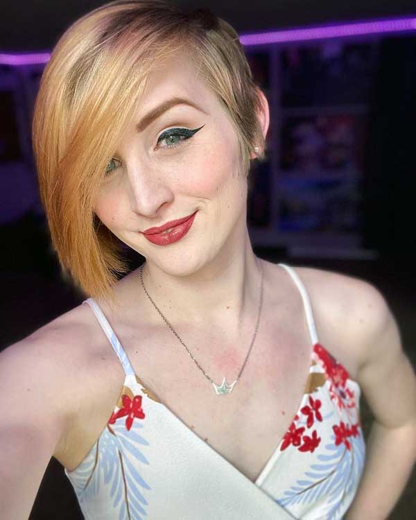 round-face-pixie-cut-with-bangs