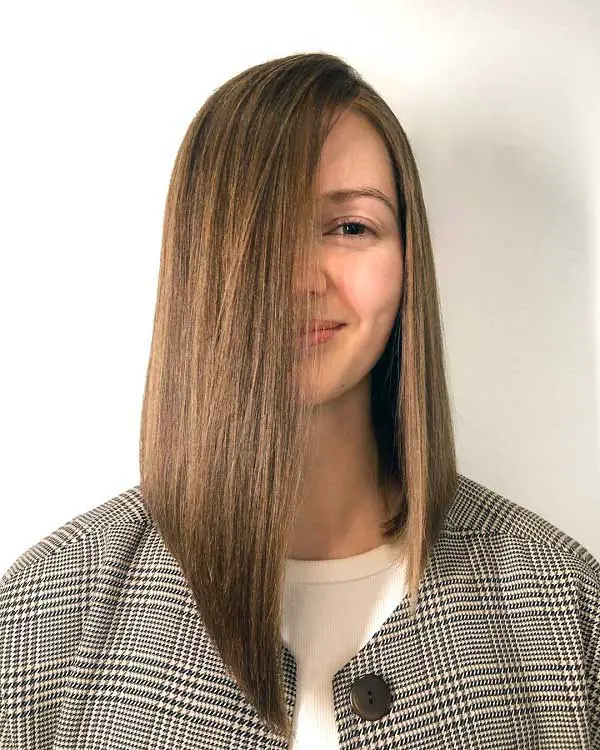 angled-bob-haircut-for-round-face