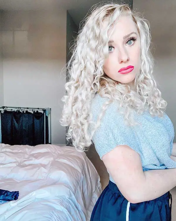 girl-with-blonde-curly-hair