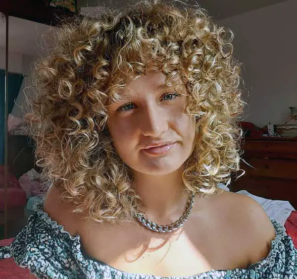 golden-blonde-curly-hair