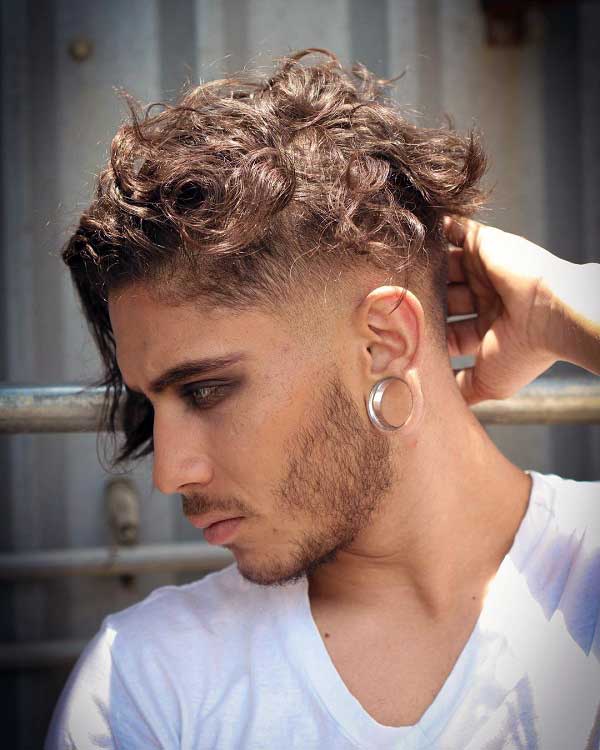 Brown-Curls-with-Curly-Undercut-alejandropocho