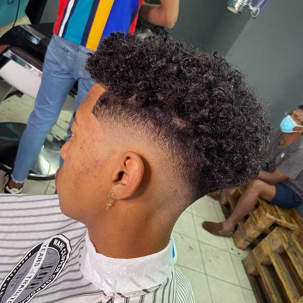 Undercut-with-Thick-Curls-rorobarber_lebarbu