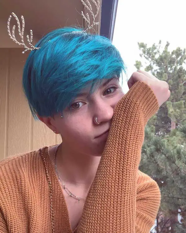 short-blue-hair-with-bangs-lkaj27