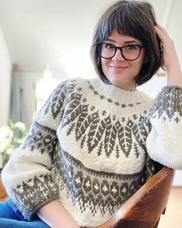 short-hair-with-bangs-and-glasses-jessicajquirk