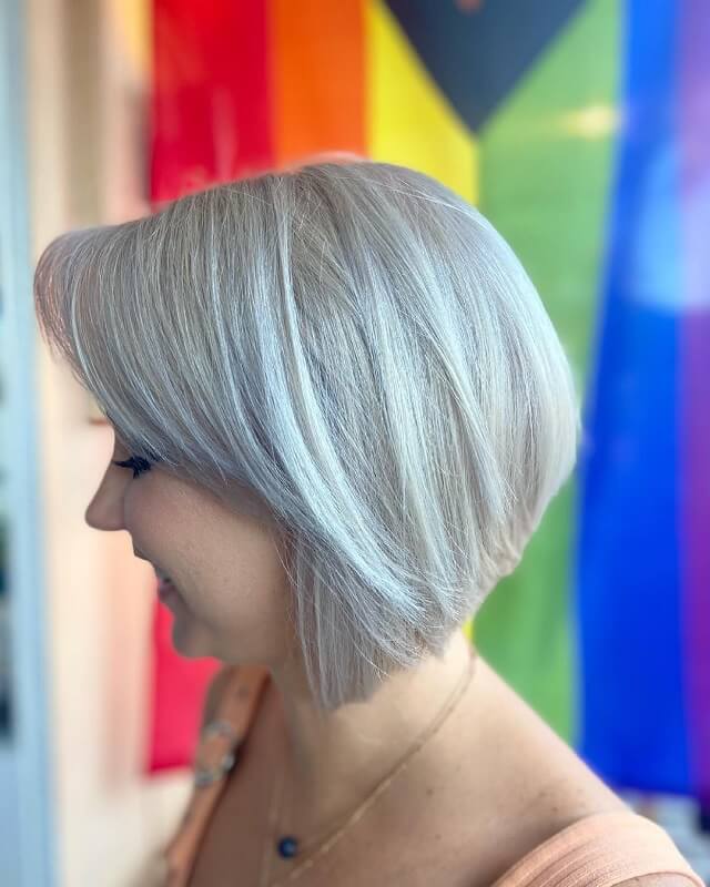 inverted stacked bob haircut 