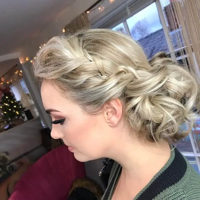 messy side bun       