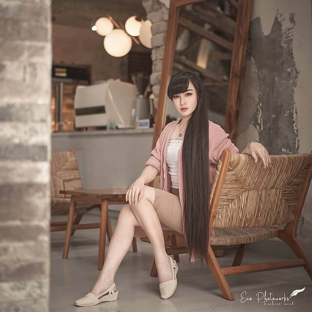 long straight hair with bangs     