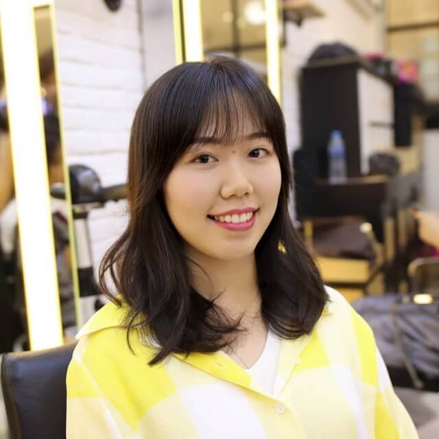 shoulder length hair with see through bangs 