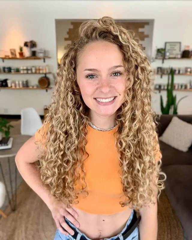 balayage curly hair blonde