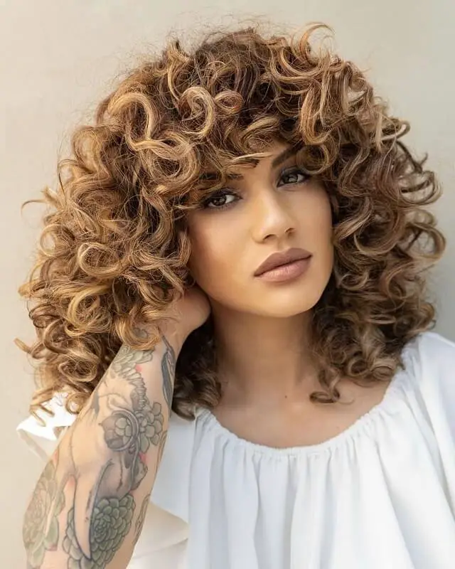 35 Must-Try Balayage Curly Hairstyles For Next Makeover - HqAdviser