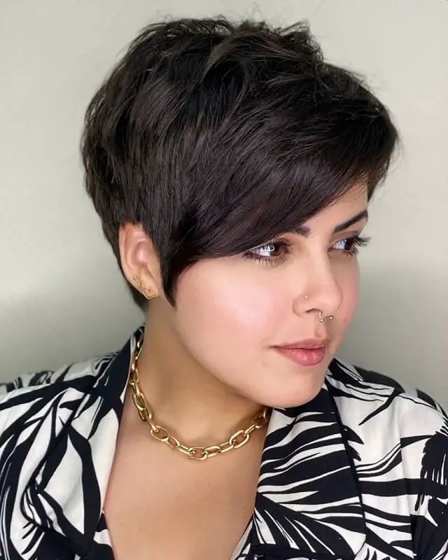 medium pixie cut with bangs