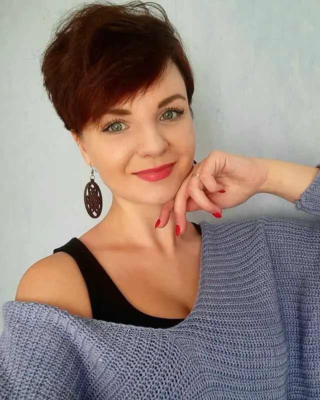 messy pixie cut with bangs