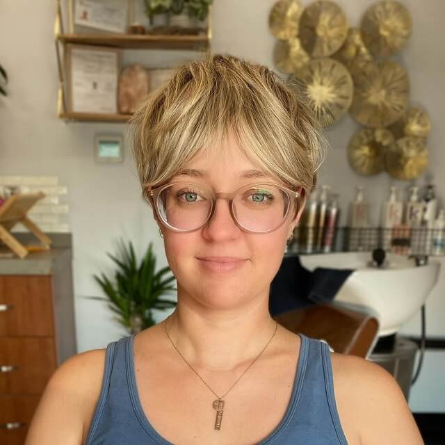 shaggy pixie cut with bangs