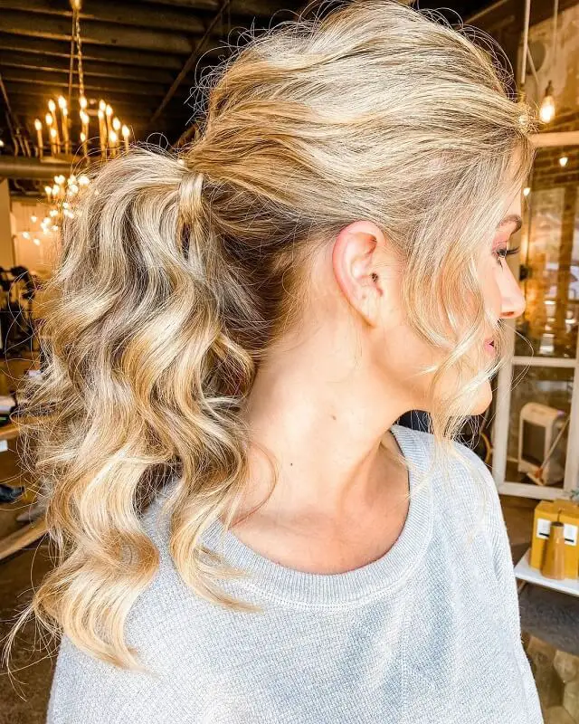 Ponytail with blonde Highlights