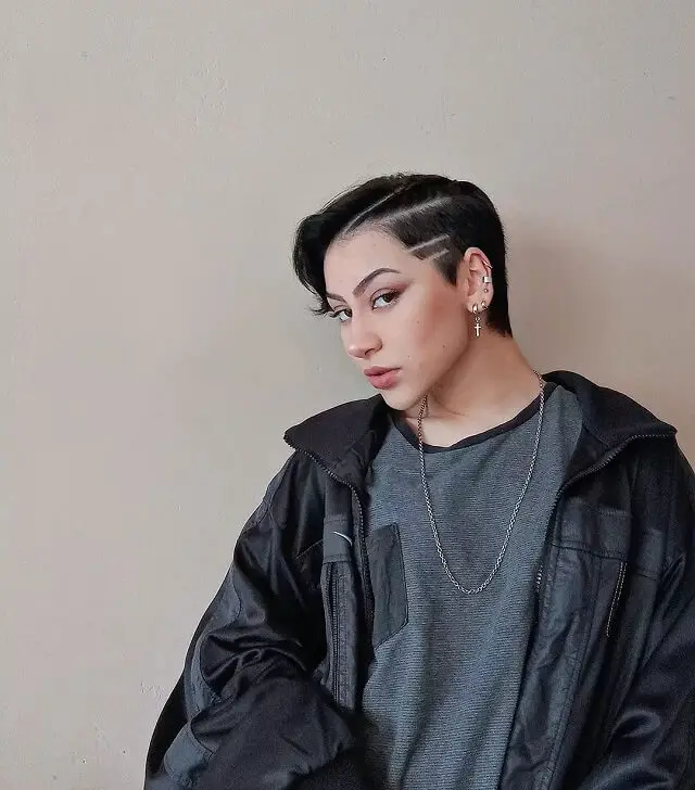 Side Cuts On Tomboy Style