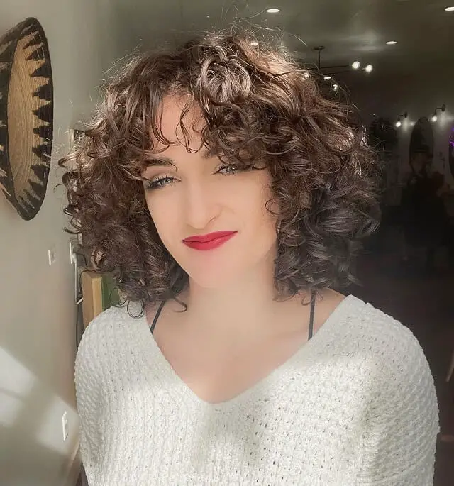 middle part curly bob